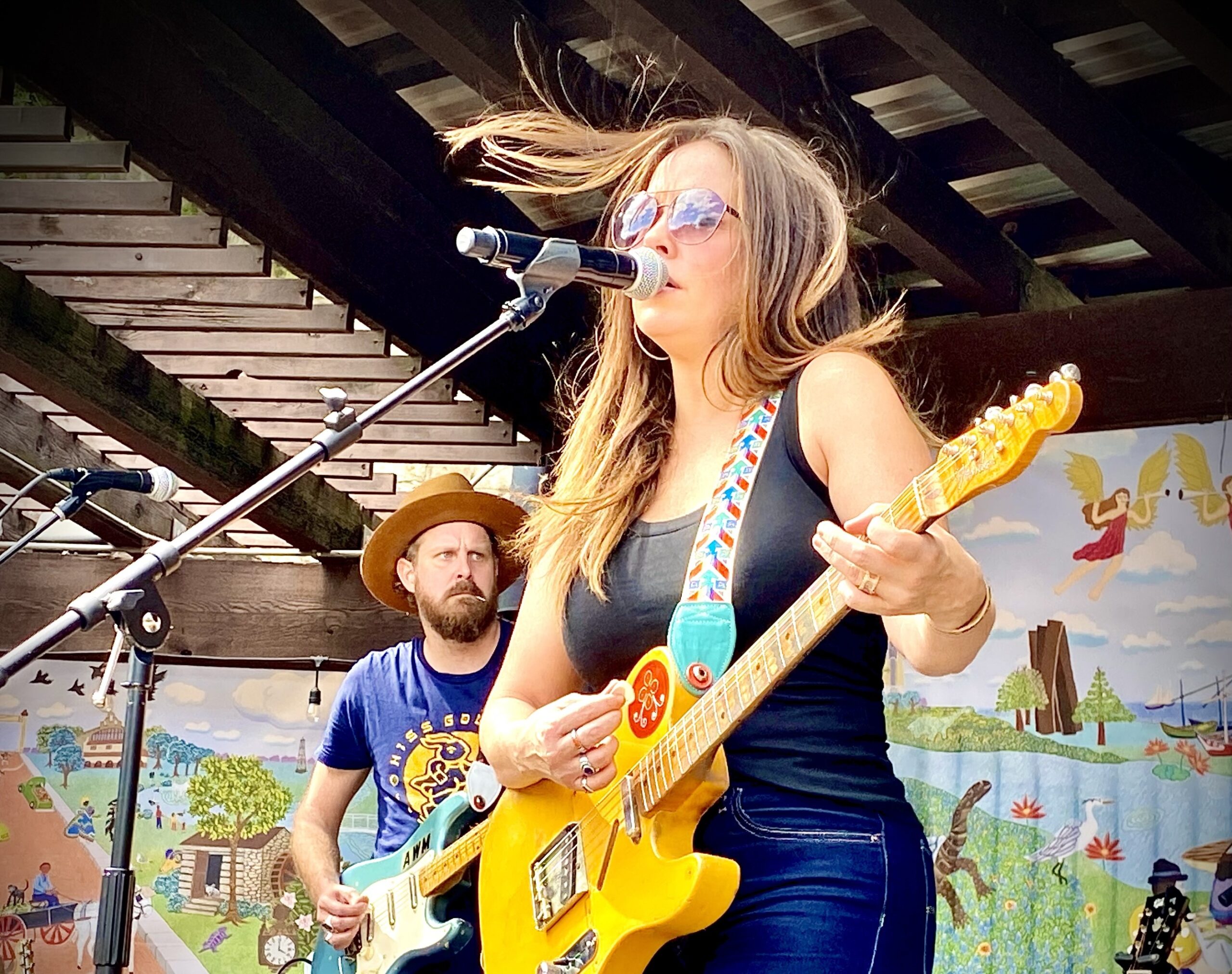 Suzy and Woodrow on the Imagery Courtyard Main Stage at Cottonwood Art Festival